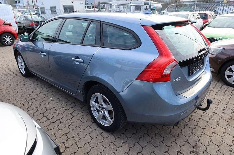 Gebraucht Volvo V60 Business Edition 150 PS (110 kW) 2016 Kombi