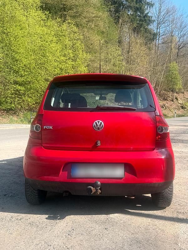 Second-hand VW Fox Edition 60 CP (44 kW) 2011 Roșu Hatchback