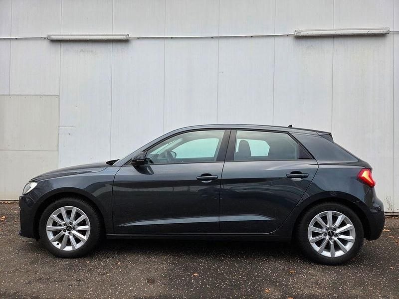 Manhattangrau metallic Gebraucht 2023 Audi A1 Sportback Advanced Kleinwagen | 18.900 € (Guter Preis) - Bild 1/4