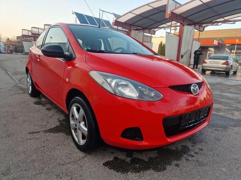 Gebraucht Mazda 2 Inclusive 75 PS (55 kW) 2009 Rot Kleinwagen