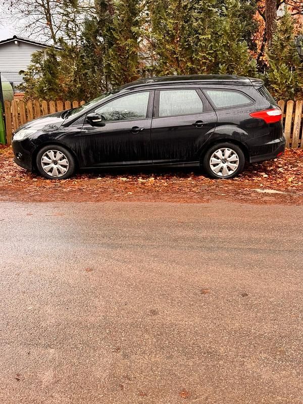 Schwarz Gebraucht 2012 Ford Focus Kombi | 2.850 € - Bild 1/4