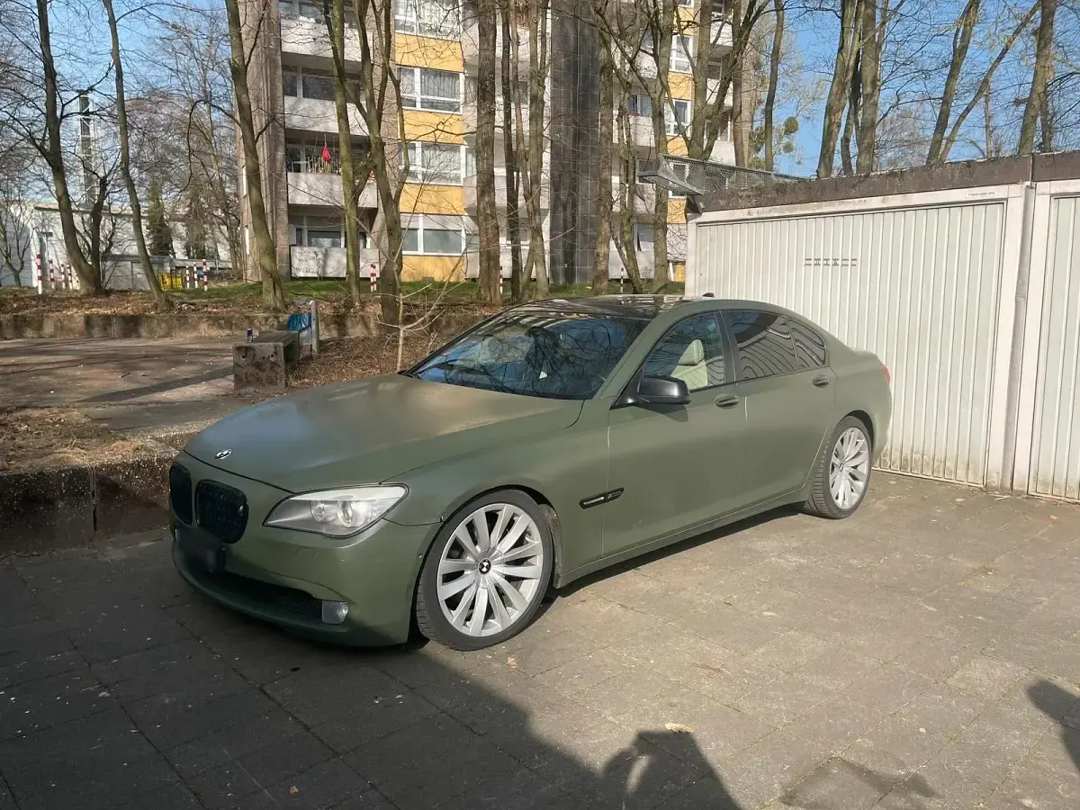 Second-hand BMW 740 306 CP (225 kW) 2011 Albastru Berlinǎ