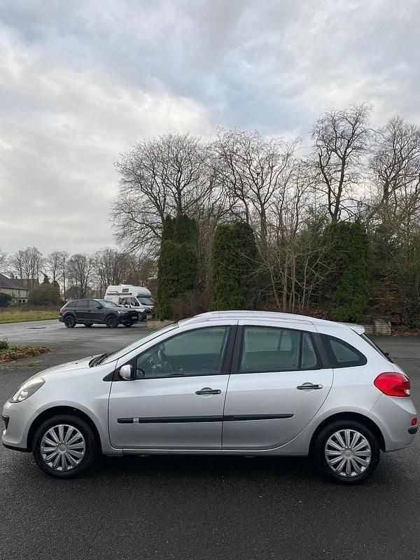 Gebraucht Renault Clio GrandTour Dynamique 75 PS (55 kW) 2008 Silber Kombi