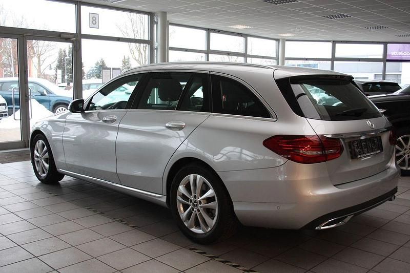 Gebraucht Mercedes C200 Avantgarde 184 PS (135 kW) 2020 Silber Kombi