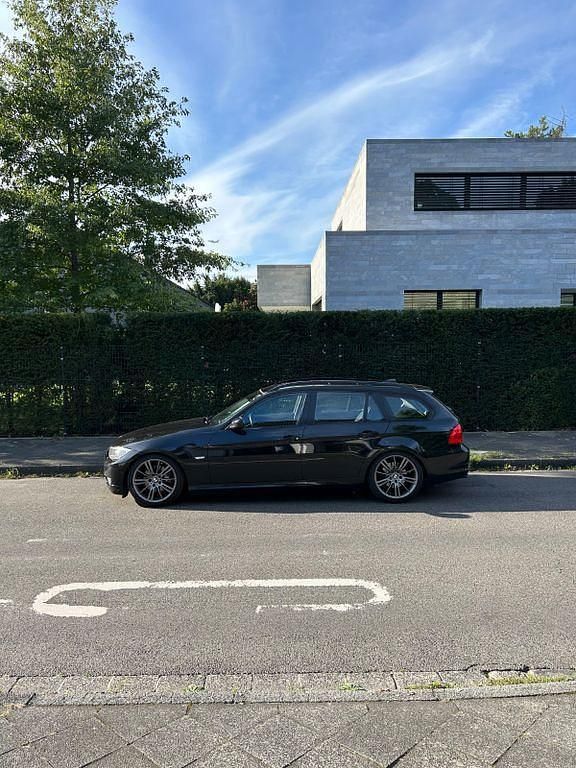 Second-hand BMW 318 Performance 143 CP (105 kW) 2009 Negru Berlinǎ