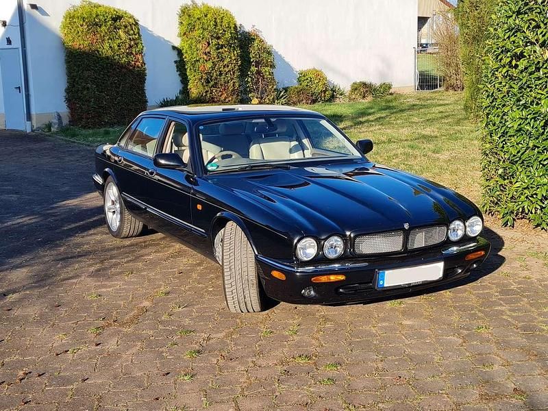 Schwarz Gebraucht 2000 Jaguar XJR Limousine | 25.007 € - Bild 1/4
