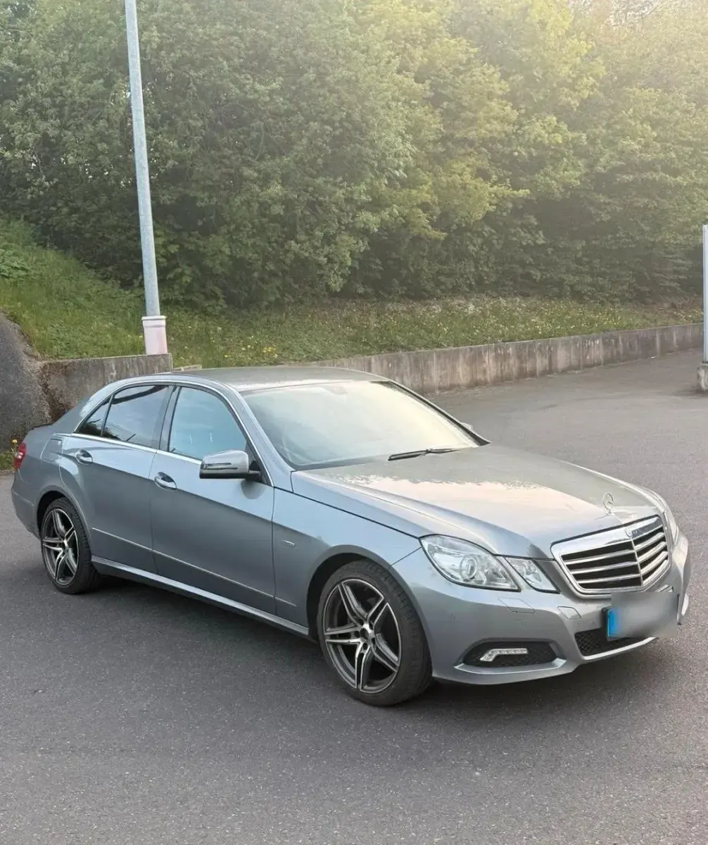 Gebraucht Mercedes E200 170 PS (125 kW) 2010 Silber Limousine