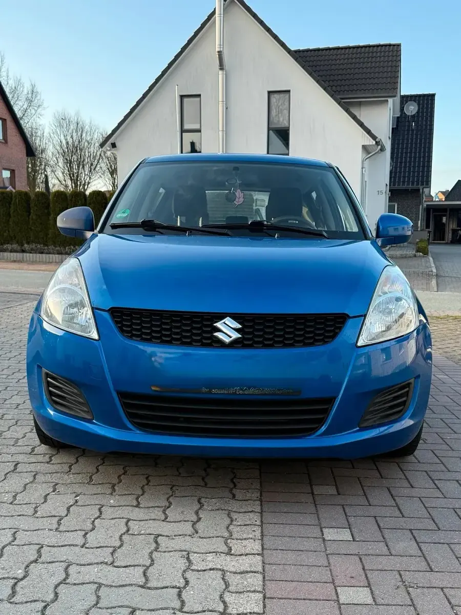 Second-hand Suzuki Swift 94 CP (69 kW) 2011 Albastru Hatchback