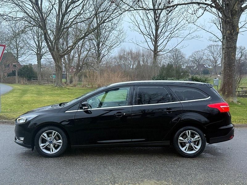 Gebraucht Ford Focus Titanium 125 PS (91 kW) 2018 Schwarz Kombi