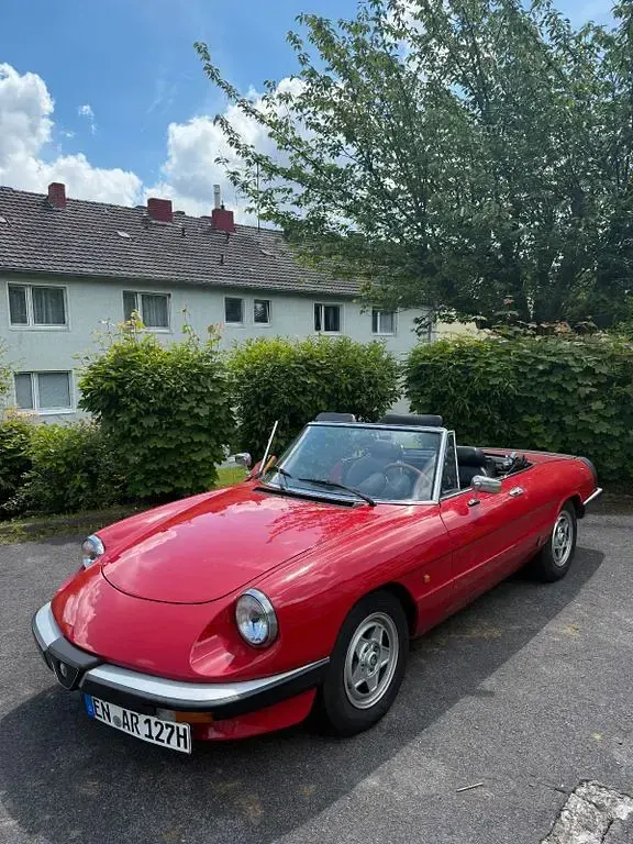 Gebraucht Alfa Romeo Spider 126 PS (92 kW) 1984 Rot Cabrio