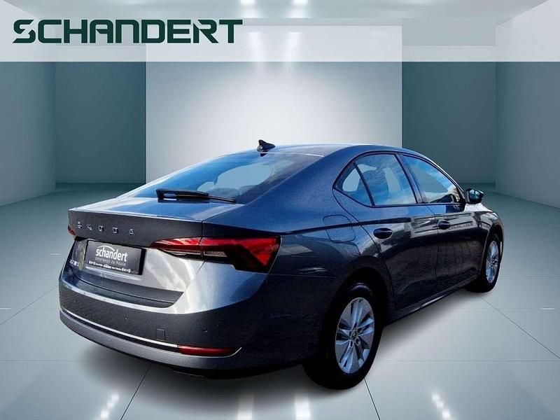 Gebraucht Skoda Octavia Ambition 116 PS (85 kW) 2023 Graphitegrau metallic Limousine