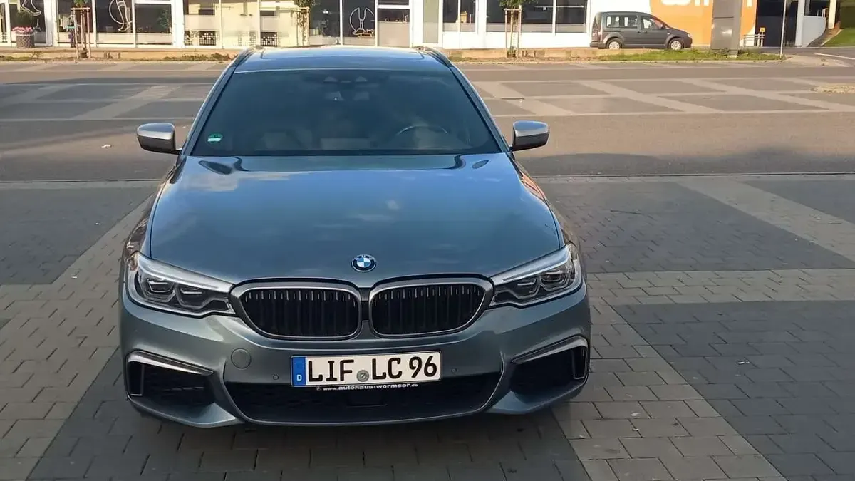 Gebraucht BMW M550 400 PS (294 kW) 2018 Grau Limousine
