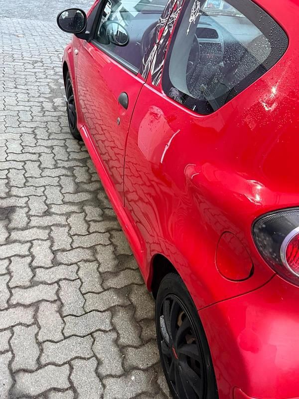 Gebraucht Toyota Aygo 69 PS (50 kW) 2006 Rot Kleinwagen