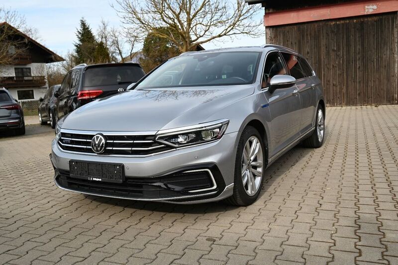 Pyritsilber metallic Gebraucht 2021 VW Passat GTE Kombi | 24.500 € (Fairer Preis) - Bild 1/4