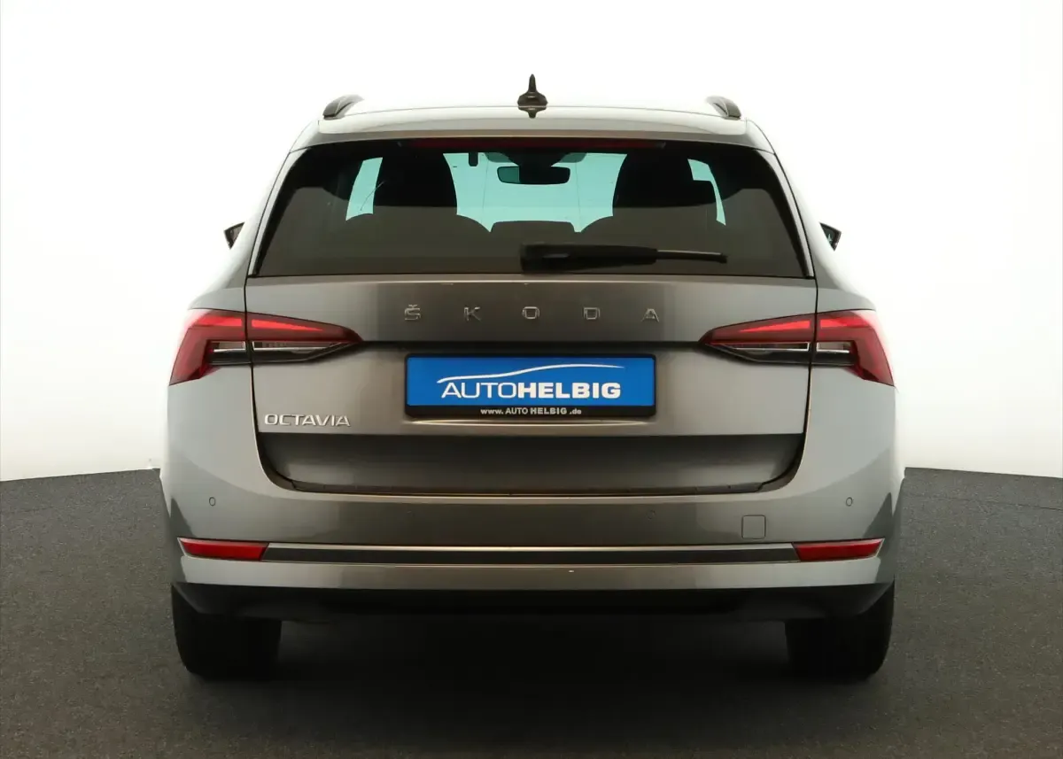 Gebraucht Skoda Octavia Ambition 150 PS (110 kW) 2023 Graphite grey metallic Kombi