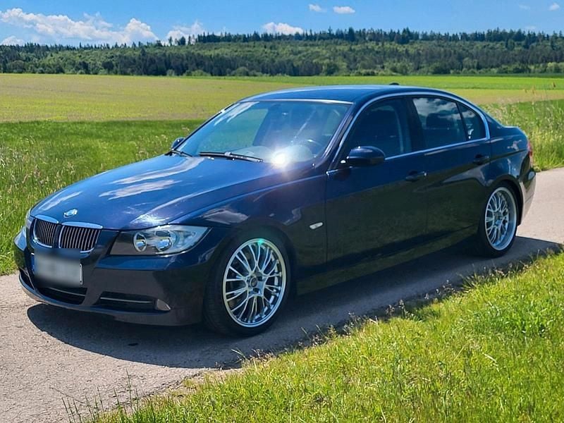 Blau Gebraucht 2006 BMW 330 Limousine | 6.680 € (Guter Preis) - Bild 1/4