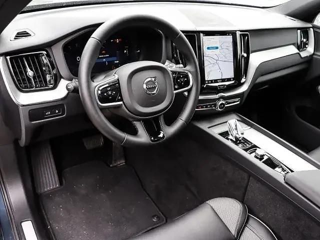 Gebraucht Volvo XC60 Plus 398 PS (292 kW) 2023 Denim blue / metallic SUV