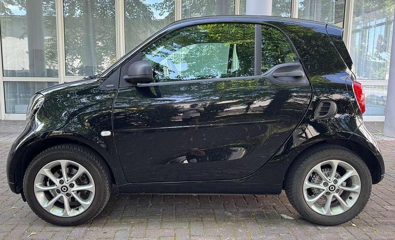 Nachtschwarz Gebraucht 2019 Smart ForTwo Coupé Kleinwagen | 14.499 € (Fairer Preis) - Bild 1/4