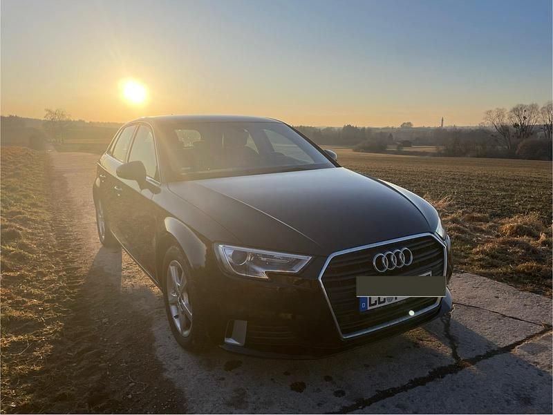 Schwarz Gebraucht 2017 Audi A3 Ambiente Limousine | 11.000 € (Superpreis) - Bild 1/4