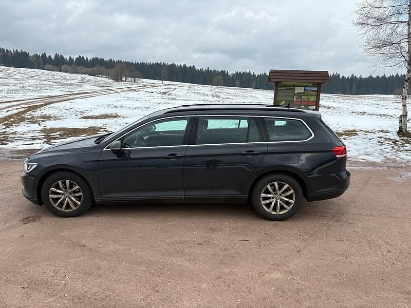Gebraucht VW Passat Comfortline 150 PS (110 kW) 2018 Grau Kombi