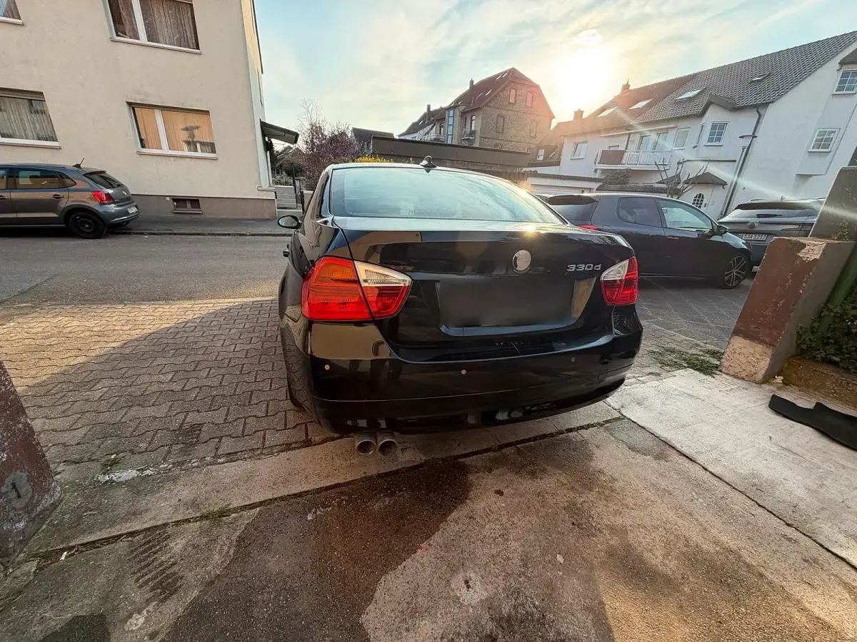 Gebraucht BMW 330 231 PS (169 kW) 2008 Schwarz Limousine