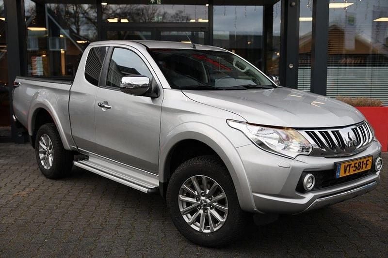 Silber Gebraucht 2016 Mitsubishi L200 Abholung | 24.194 € (Fairer Preis) - Bild 1/4