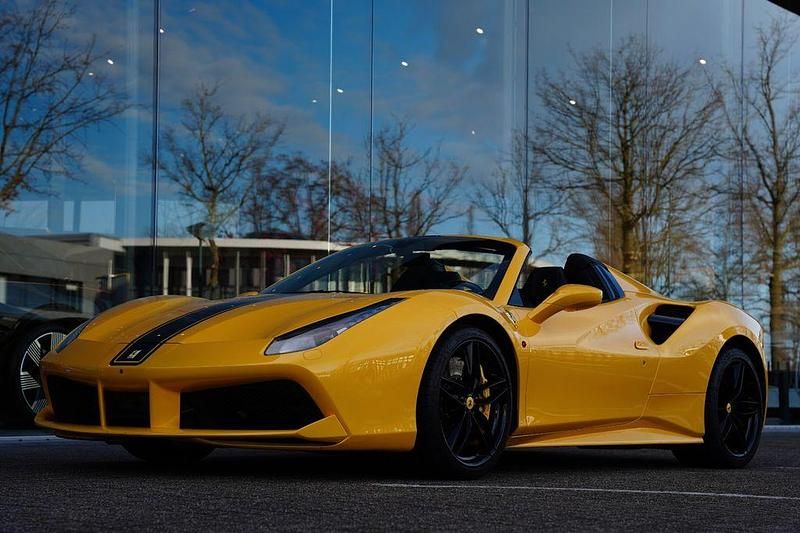 Gebraucht Ferrari 488 669 PS (492 kW) 2018 Gelb Cabrio