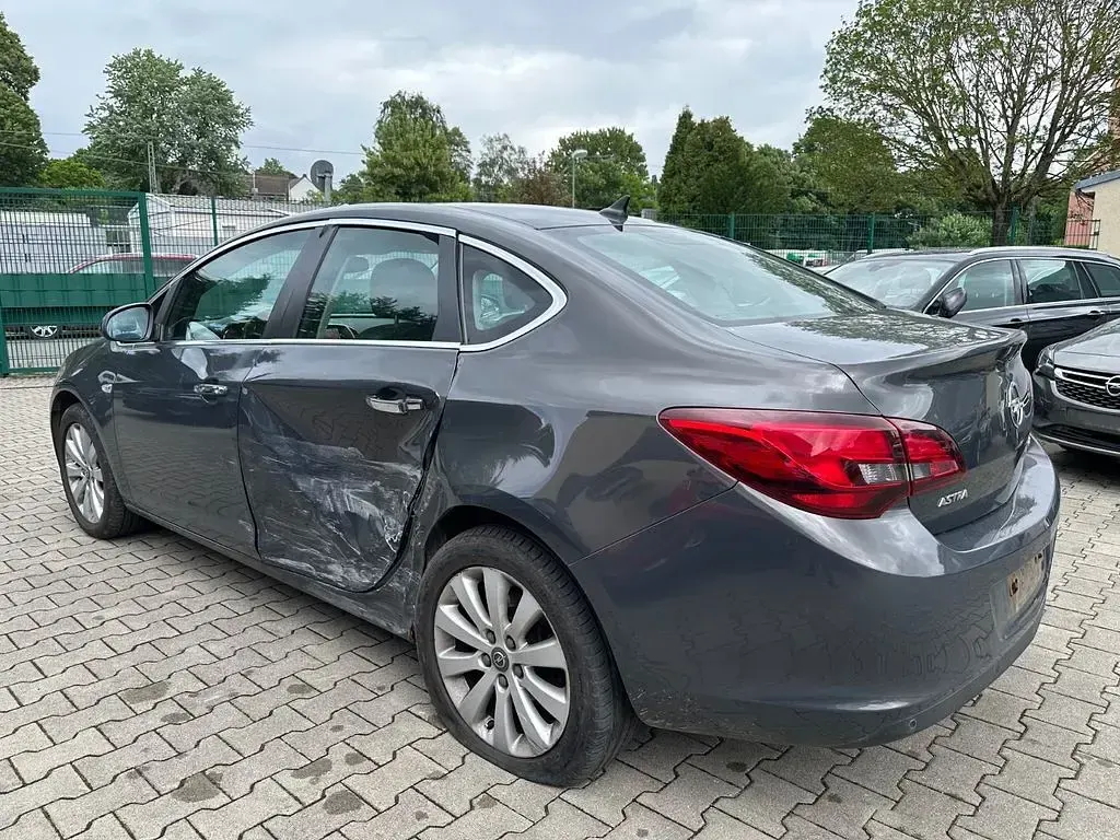 Gebraucht Opel Astra Innovation 110 PS (80 kW) 2013 Grau Limousine