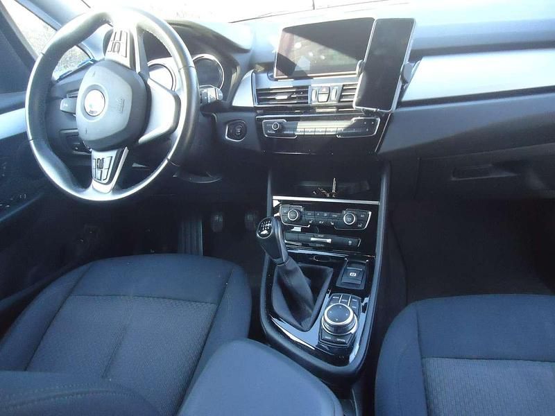 Gebraucht BMW 218 Active Tourer Luxury Line 140 PS (102 kW) 2019 Rot Van / Kleinbus
