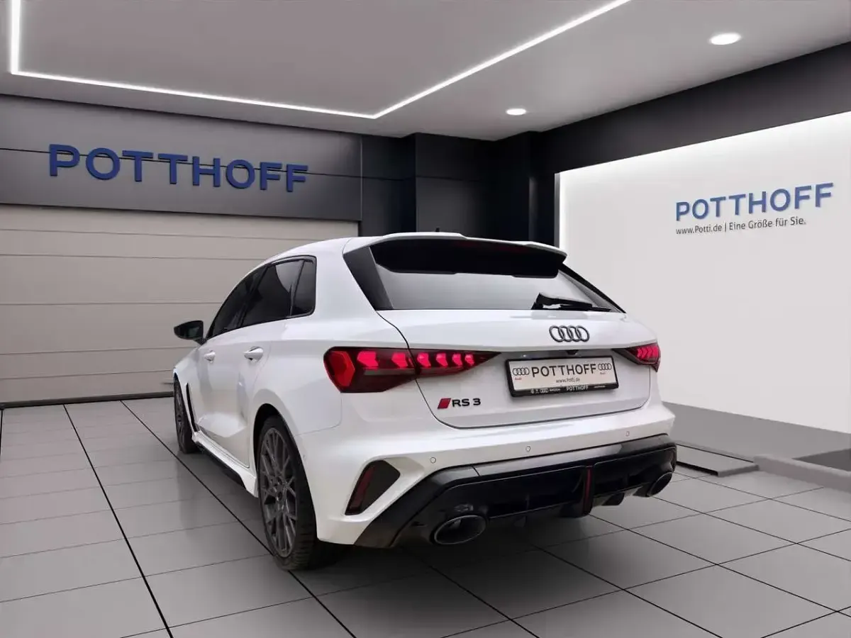 Gebraucht Audi RS3 Sport 400 PS (294 kW) 2026 Arkonaweiß Limousine