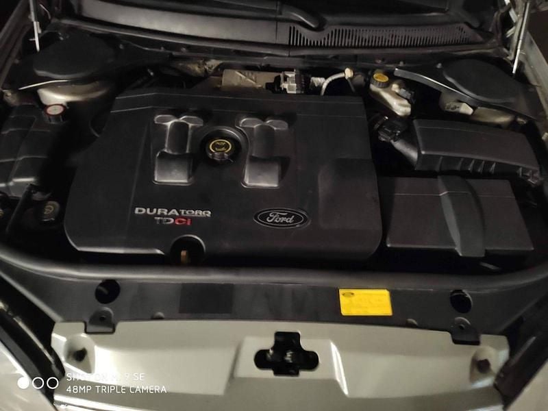 Grau Gebraucht 2002 Ford Mondeo Ghia Limousine | 690 € (Superpreis) - Bild 1/4