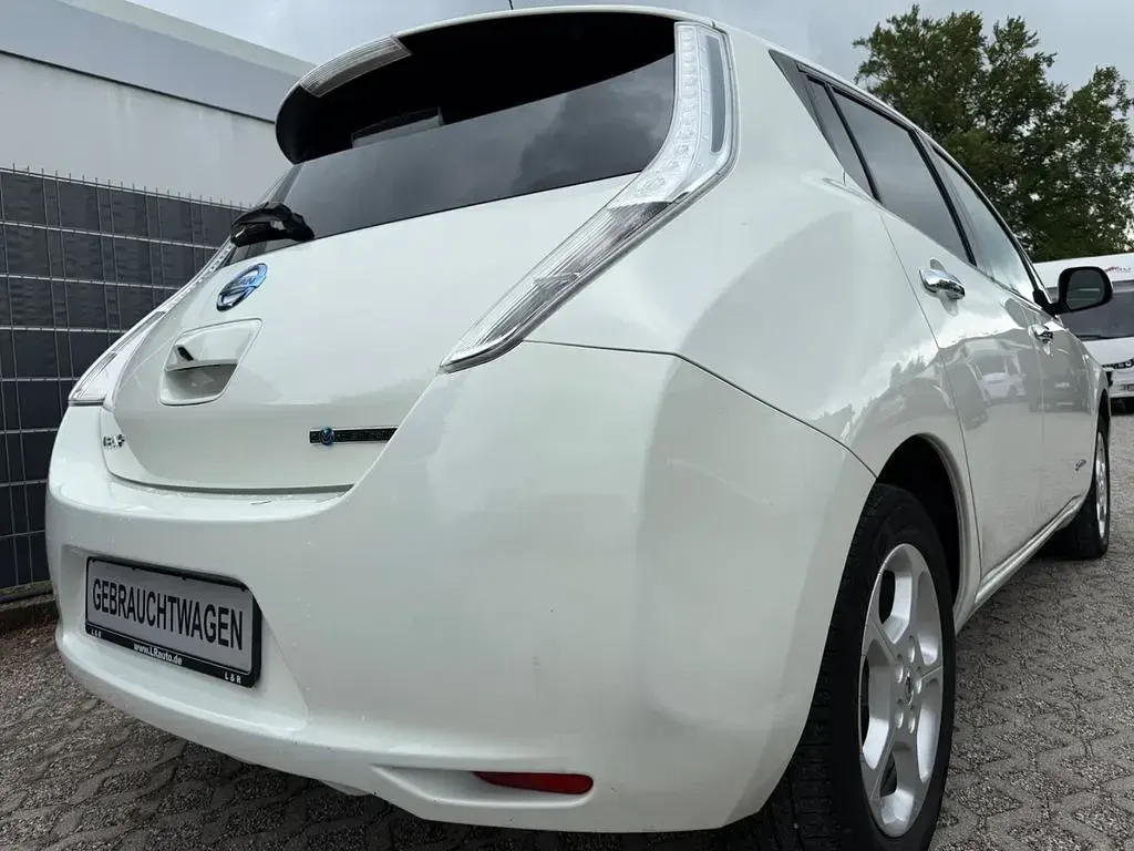 Gebraucht Nissan Leaf Acenta 80 kW (109 PS) 2016 Weiß Kleinwagen