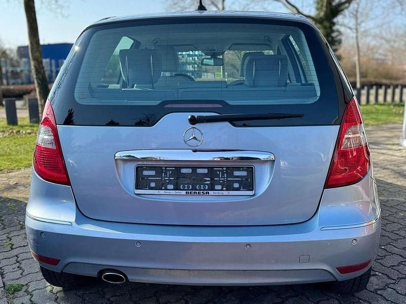 Gebraucht Mercedes A180 116 PS (85 kW) 2009 Amethyst metallic Kleinwagen