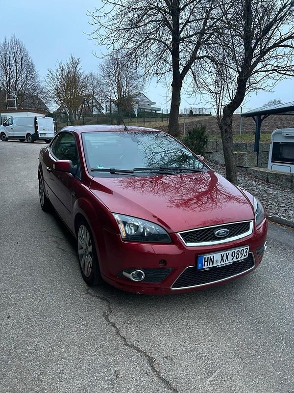 Gebraucht Ford Focus Cabriolet 140 PS (102 kW) 2008 Rot Cabrio