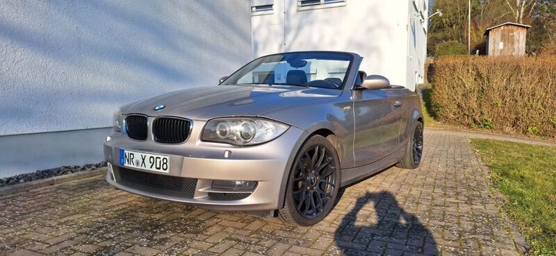 Silber Gebraucht 2008 BMW 125 Cabriolet Performance Cabrio | 10.799 € (Fairer Preis) - Bild 1/4