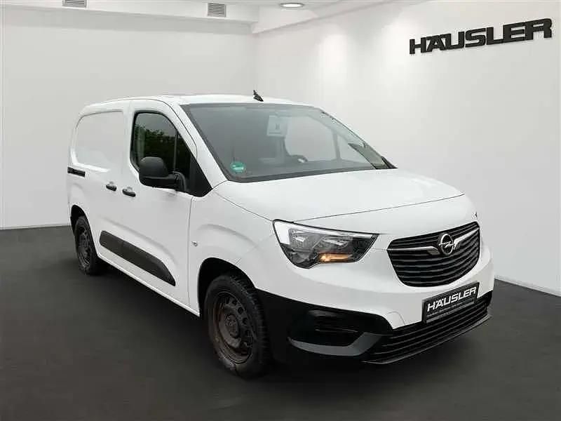 Używany Opel Combo Edition 102 KM (75 kW) 2022 Biały Minivan