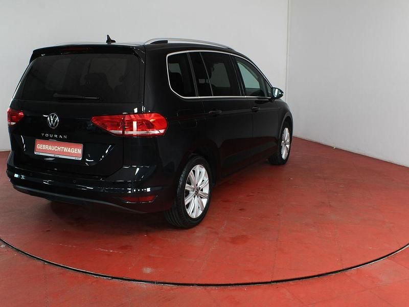 Gebraucht VW Touran Highline 150 PS (110 kW) 2022 Schwarz Van / Kleinbus