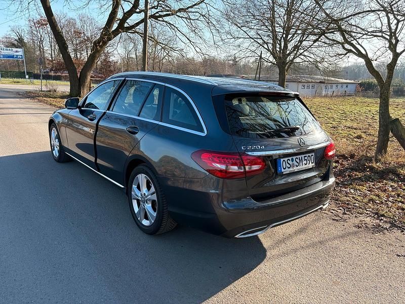 Gebraucht Mercedes C220 Avantgarde 170 PS (125 kW) 2015 Grau Kombi