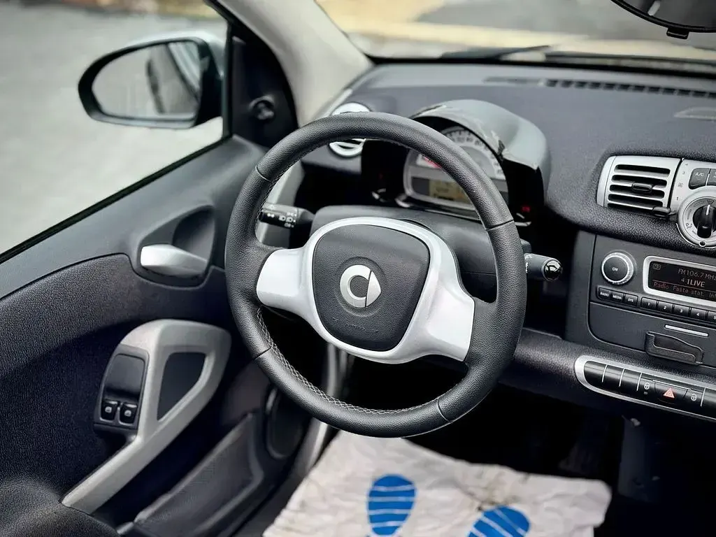 Używany Smart ForTwo Cabrio 71 KM (52 kW) 2014 Srebrny Kabriolet