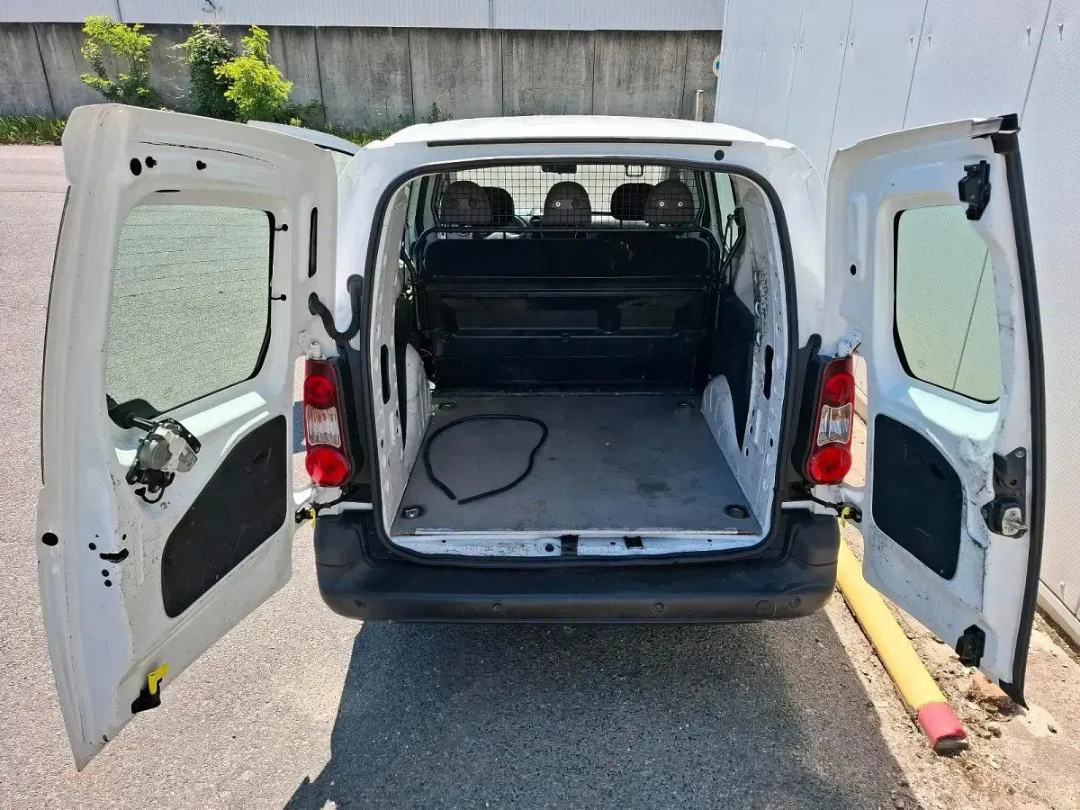 Gebraucht Citroën Berlingo 101 PS (74 kW) 2017 Weiß Van / Kleinbus
