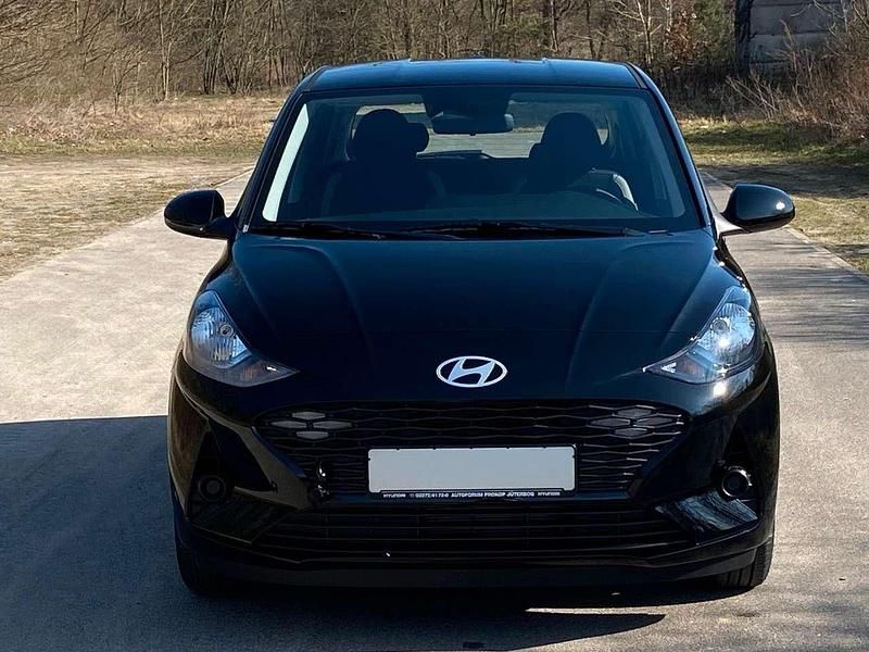 Gebraucht Hyundai i10 Select 63 PS (46 kW) 2024 Phantom black Kleinwagen