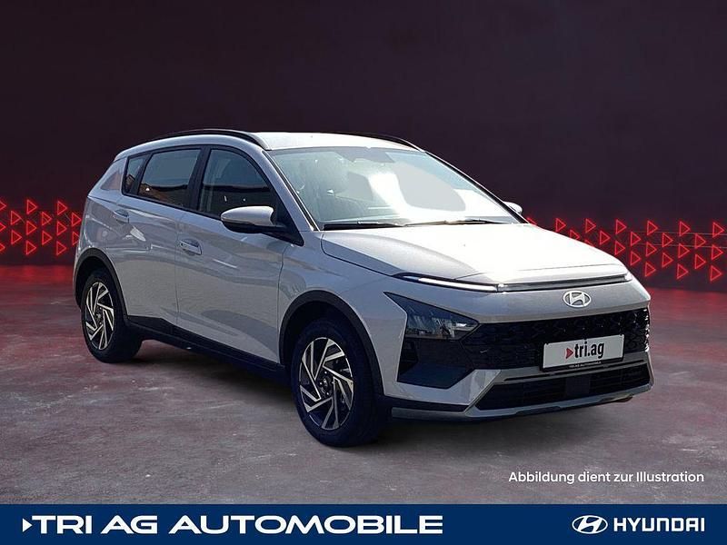 Lumen grey / mic Neu 2025 Hyundai Bayon Trend SUV | 25.940 € (Teuer) - Bild 1/4