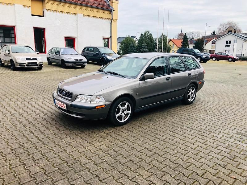 Gebraucht 2004 Volvo V40 Kombi | 3.800 € - Bild 1/4