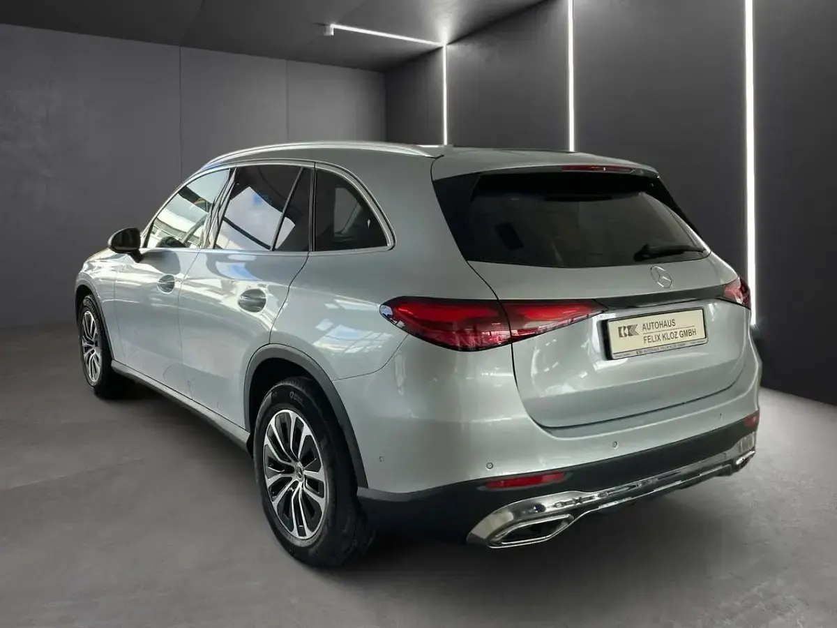 Gebraucht Mercedes GLC220 197 PS (144 kW) 2024 Silber SUV