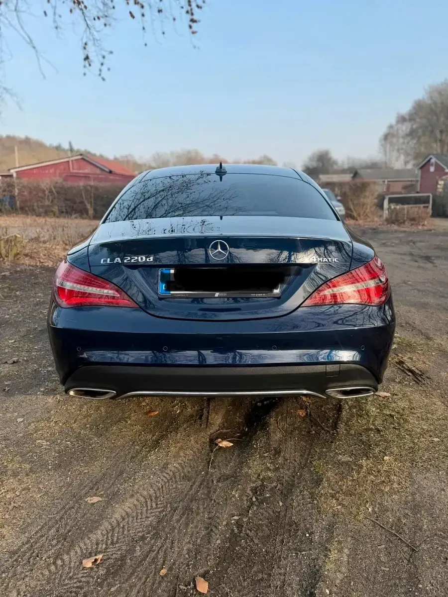 Gebraucht Mercedes CLA220 177 PS (130 kW) 2018 Blau Coupé