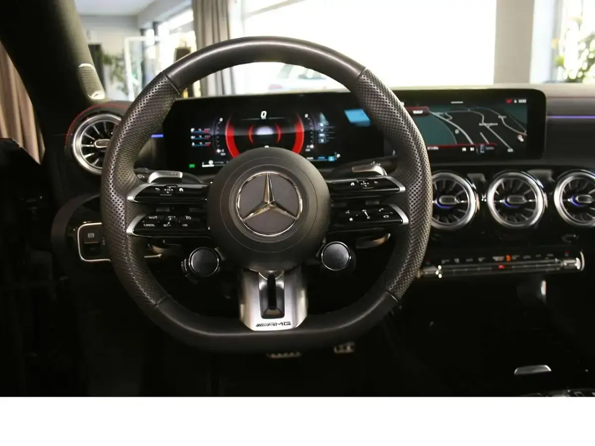 Gebraucht Mercedes CLA35 AMG AMG 306 PS (225 kW) 2025 Kosmosschwarz metallic Coupé