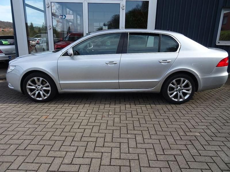 Gebraucht Skoda Superb Ambition 160 PS (117 kW) 2010 Silber Limousine