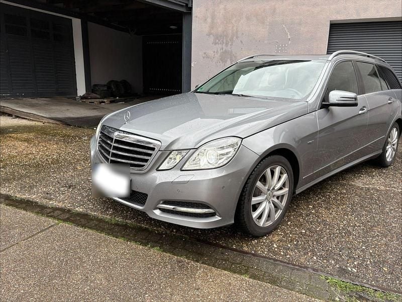 Gebraucht Mercedes E200 Avantgarde 184 PS (135 kW) 2012 Grau Kombi
