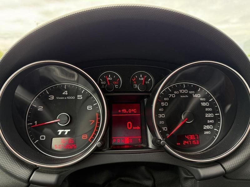 Grau Gebraucht 2007 Audi TT Roadster Cabrio | 12.000 € (Etwas zu teuer) - Bild 1/4