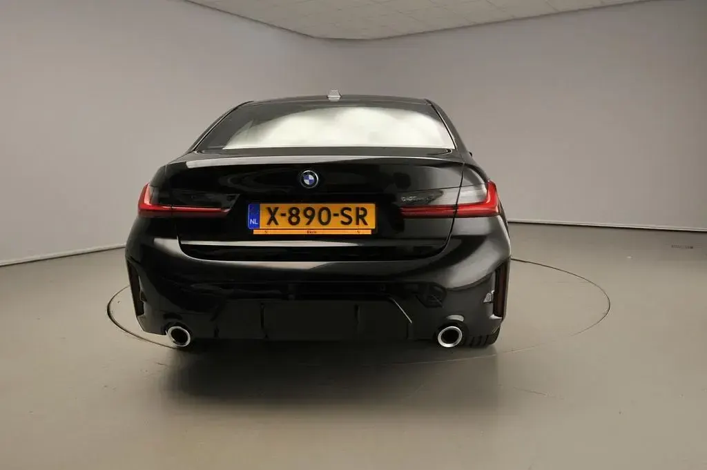 Gebraucht BMW 320e M Sport 204 PS (150 kW) 2024 Schwarz Limousine